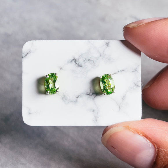 Peridot oval 925 studs