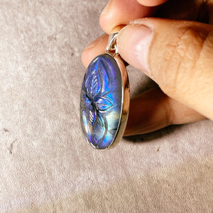 Carved labradorite 925 pendant