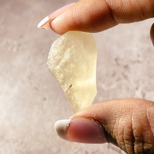 Libyan desert glass 10.46g