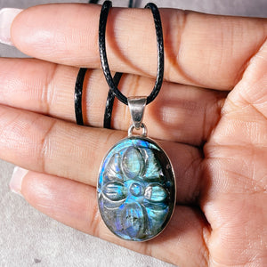 Carved labradorite 925 pendant