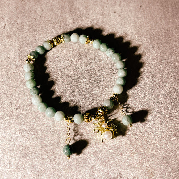 Burmese jade w/spider charm stretch bracelet