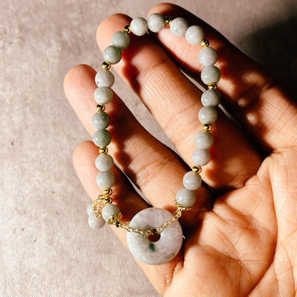 Burmese jade w/donut charm stretch bracelet